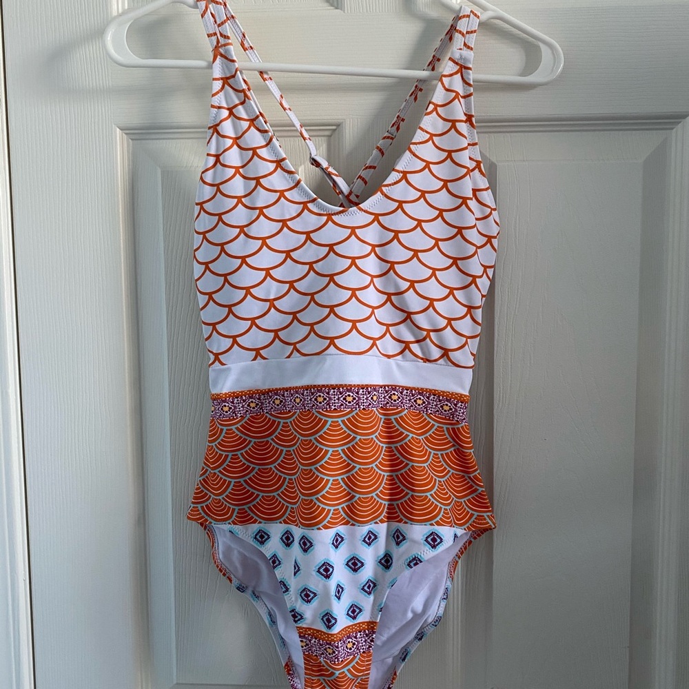 Cupshe- swimsuits. Never been worn Size small
